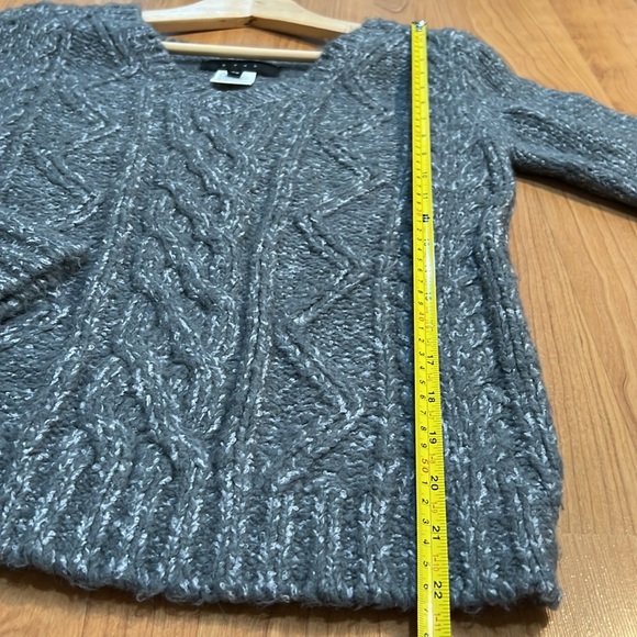 NWOT b + a b V neck sweater - Picture 10 of 12
